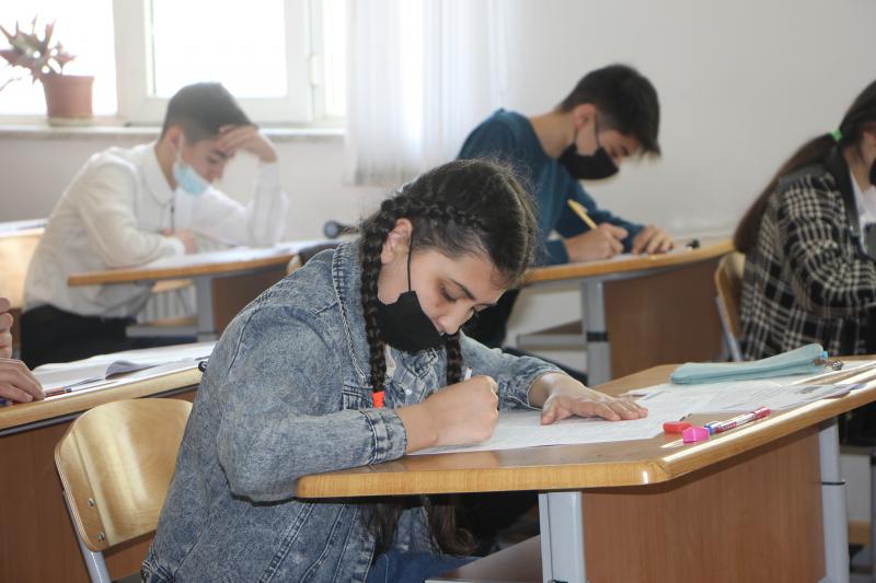 Dövlət İmtahan Mərkəzi tərəfindən 12 şəhər və rayonda ümumi (9 illik) orta təhsil səviyyəsi üzrə buraxılış imtahanı keçirilib