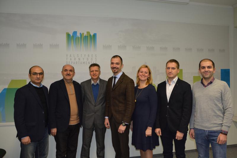 DİM-in bir qrup əməkdaşı Litvanın dövlət qulluğuna qəbulda səriştələrin yoxlanılması üzrə situasiya yönümlü qiymətləndirmə alətlərinin hazırlanması və tədbiqinin praktiki tərəflərinin oyrənilməsi məqsədilə Vilnüsdə təlim səfərində iştirak edir