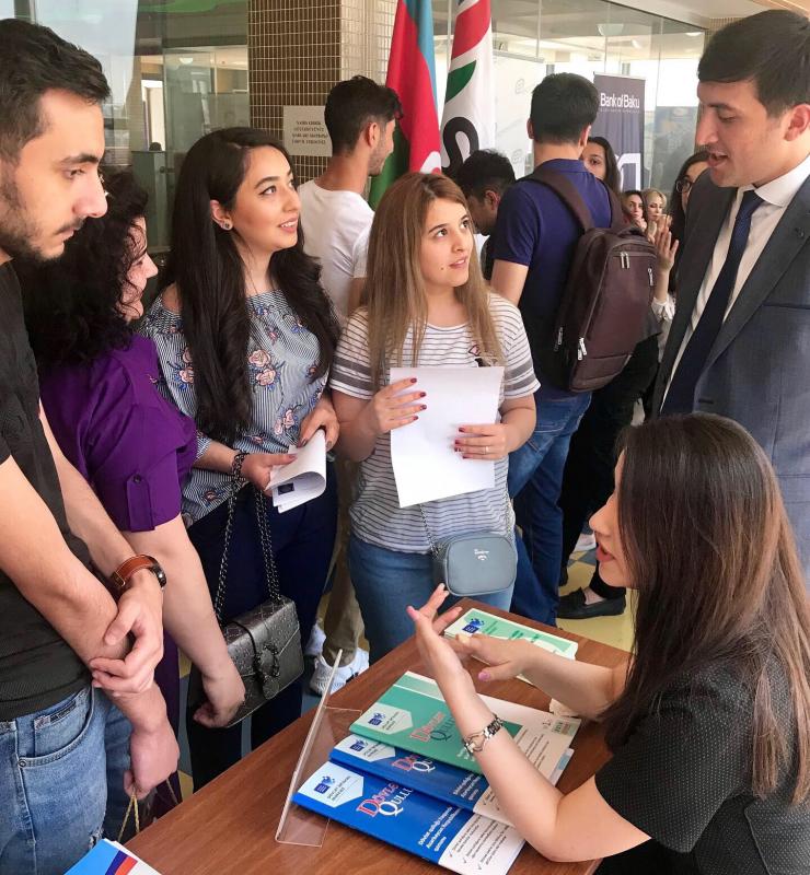 Dövlət İmtahan Mərkəzinin nümayəndələri karyera sərgisində iştirak ediblər