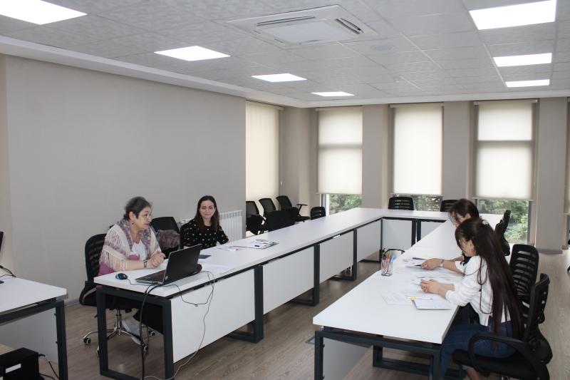 25 may 2022-ci il tarixində fizika və rus dili (tədris dili) fənləri üzrə hazırlıq kurslarının növbəti məşğələləri keçirilib