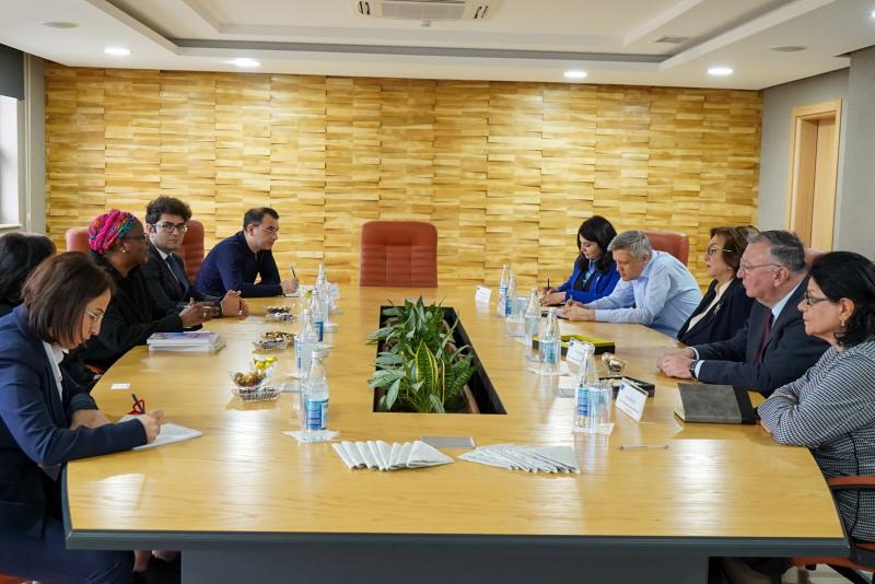 DİM-in Direktorlar Şurasının sədri M.Abbaszadə Qambiya Respublikasının ümumi və orta təhsil naziri Haddy Jatou Sey ilə görüşüb