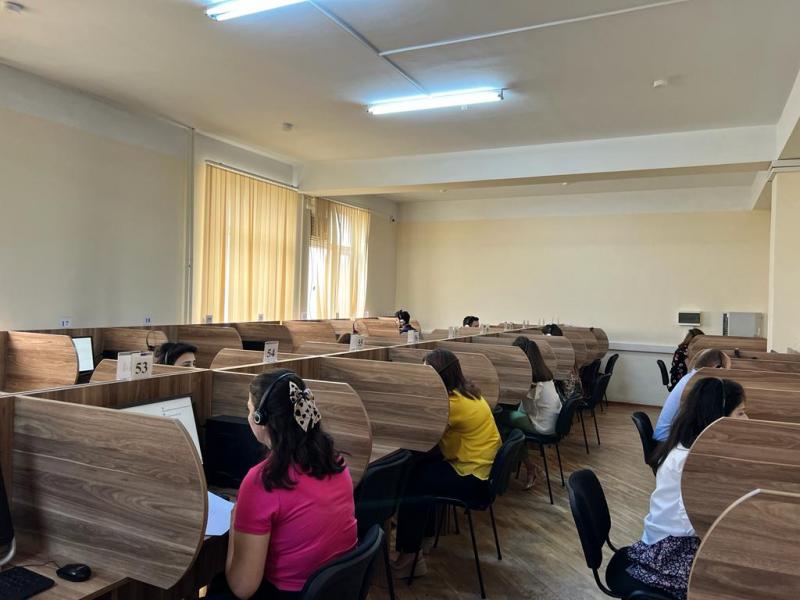 Doktorantura və dissertantura səviyyəsində xarici dil üzrə qəbul və fəlsəfə doktoru imtahanlarının Danışıq bloku üzrə imtahanı davam edir