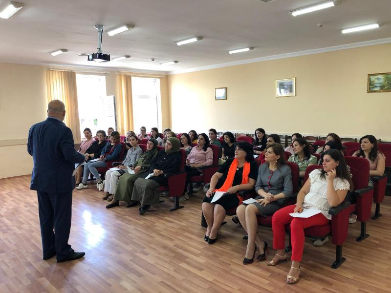 Amerikalı ekspertin iştirakı ilə ingilis dili fənni müəllimləri üçün təşkil edilən təlimlər davam edir
