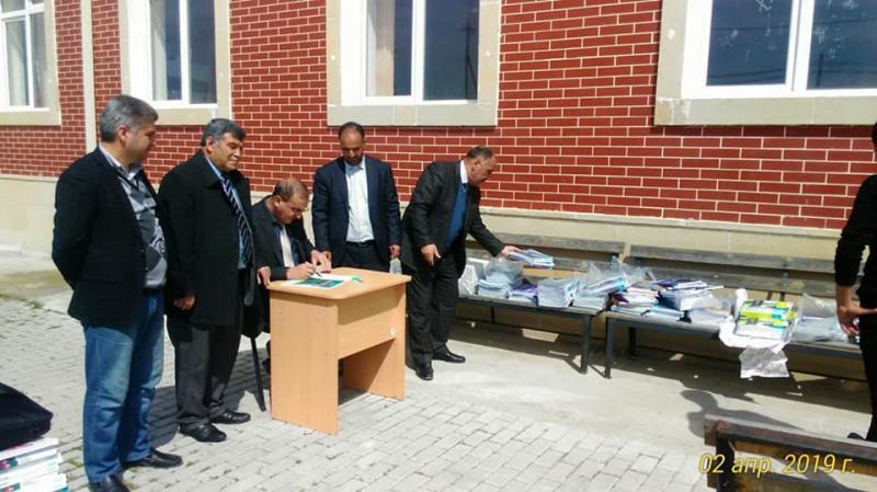 DİM-in müxtəlif nəşrlərinin regionda yerləşən məkəblərə hədiyyə edilməsi davam edir