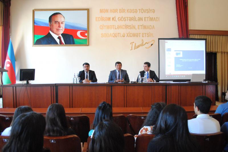 DİM tərəfindən Gəncə şəhərində fəaliyyət göstərən ali təhsil müəssisələrinin professor-müəllim heyətinin, yuxarı kurslarda təhsil alan bakalavr və magistrlərinin iştirakı ilə “Dövlət qulluğu sisteminin mahiyyəti və əhəmiyyəti” mövzusunda tədbir keçirilib