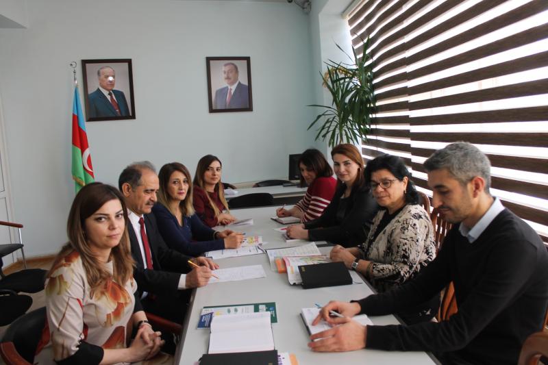 DİM-də ibtidai sinif (1-4-cü siniflər) səviyyəsi üzrə Azərbaycan dili və riyaziyyat fənlərindən yeni təhsil proqramları (kurikulumlar) üzrə qiymətləndirmə tapşırıqları kitabçalarının hazırlanması ilə bağlı müzakirə keçirilib