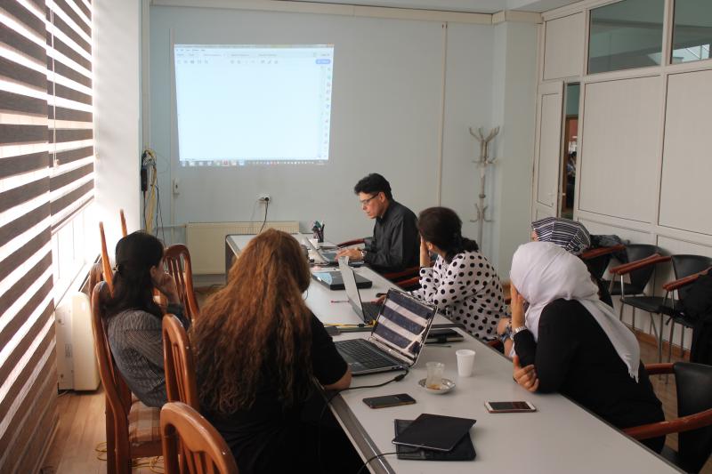 “Müəllimlər üçün intensiv peşəkar inkişaf təlimi və konsultasiya” proqramı çərçivəsində təlimlər yekunlaşıb