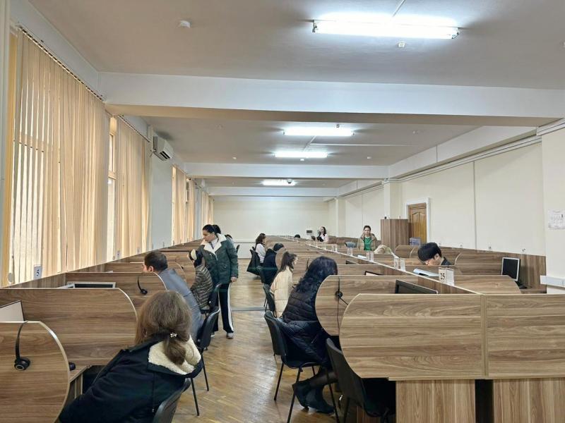 İddiaçıların xarici dillər üzrə fəlsəfə doktoru imtahanının Danışıq bloku imtahanı