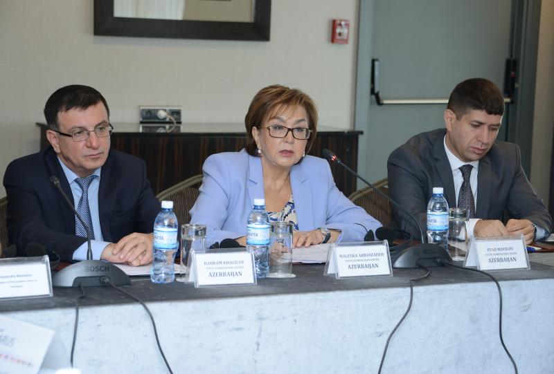 "Açıq, şəffaf və səmərəli dövlət xidmətlərinin göstərilməsi üçün vahid pəncərə modeli" mövzusunda seminar keçirilir