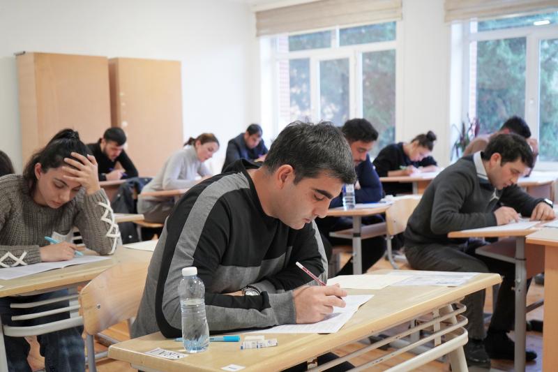 Dövlət qulluğunda inzibati icraçı vəzifələrə (B növü) aid olan vəzifə qrupları üzrə test imtahanı keçirilib
