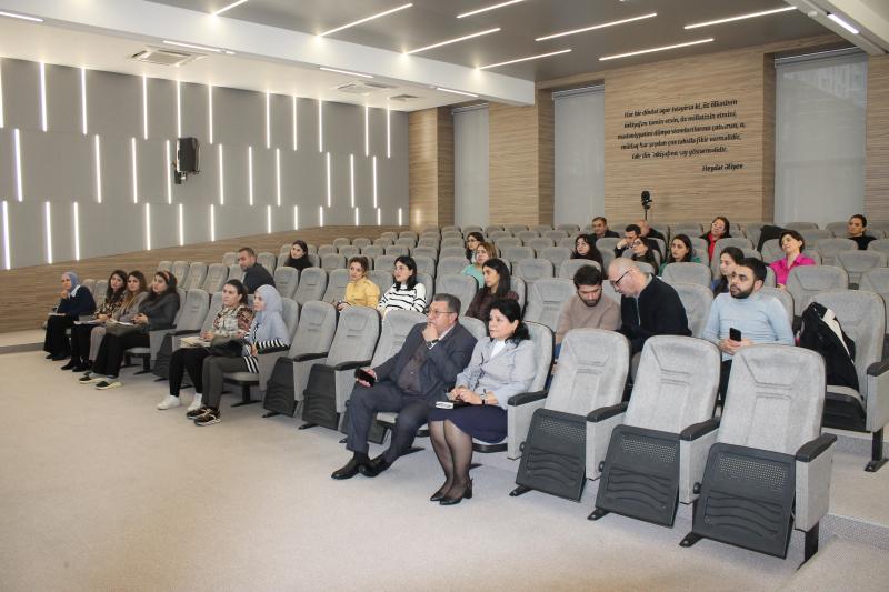 26, 27 və 28 noyabr 2022-ci il tarixlərində fizika, biologiya, riyaziyyat, ingilis dili, Azərbaycan dili və informatika fənləri üzrə hazırlıq kurslarının ilk məşğələləri keçirilib
