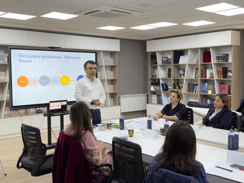 “Rəhbər vəzifəli şəxslər üçün liderlik və insan resurslarının idarə edilməsi” mövzusunda təlim təşkil edilib