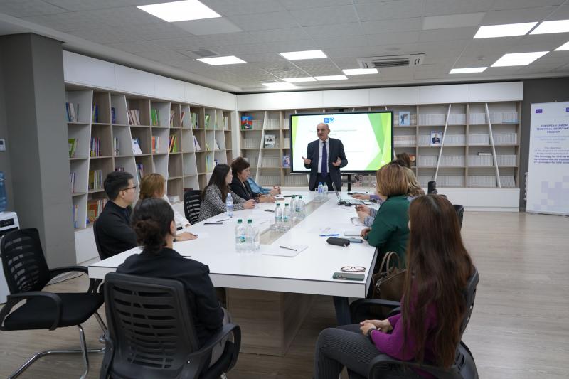 “Təhsil nailiyyətlərinin qiymətləndirilməsində test materiallarının hazırlanması və tətbiqi” mövzusunda təlim 