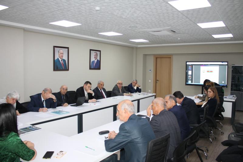 Dövlət İmtahan Mərkəzində 5 dekabr 2022-ci il tarixində Azərbaycan dili və ingilis dili fənləri üzrə işçi qruplarının iclasları keçirilib