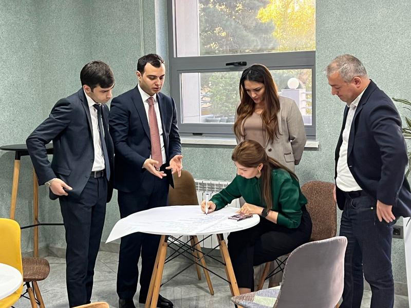 Mərkəzi icra hakimiyyəti orqanlarının nümayəndələri üçün “Xidmət mədəniyyəti və vətəndaş məmnuniyyətinin təmin edilməsi şərtləri” mövzusunda təlim təşkil edilib
