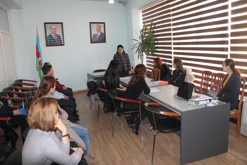 Ədəbiyyat və ingilis dili fənləri üzrə elmi-metodiki seminarlar və hazırlıq kursları keçirilib