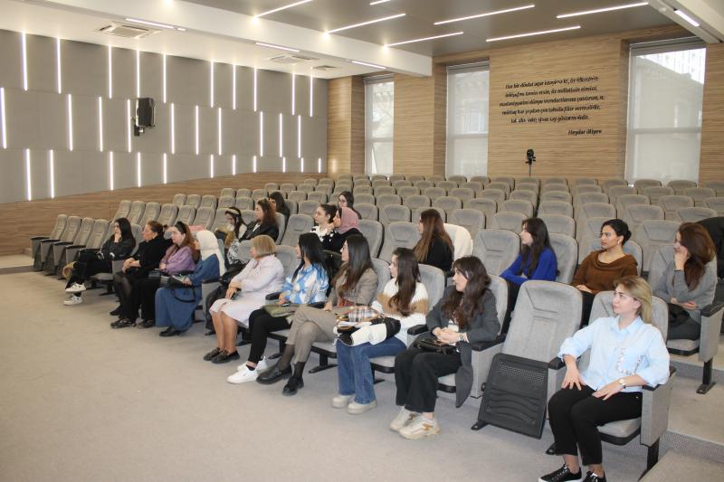 Buraxılış və qəbul imtahanlarında istifadə edilən qiymətləndirmə tapşırıqlarının hazırlanması, ekspertizası və yoxlanılmasına dair hazırlıq kurslarının növbəti məşğələləri keçirilib