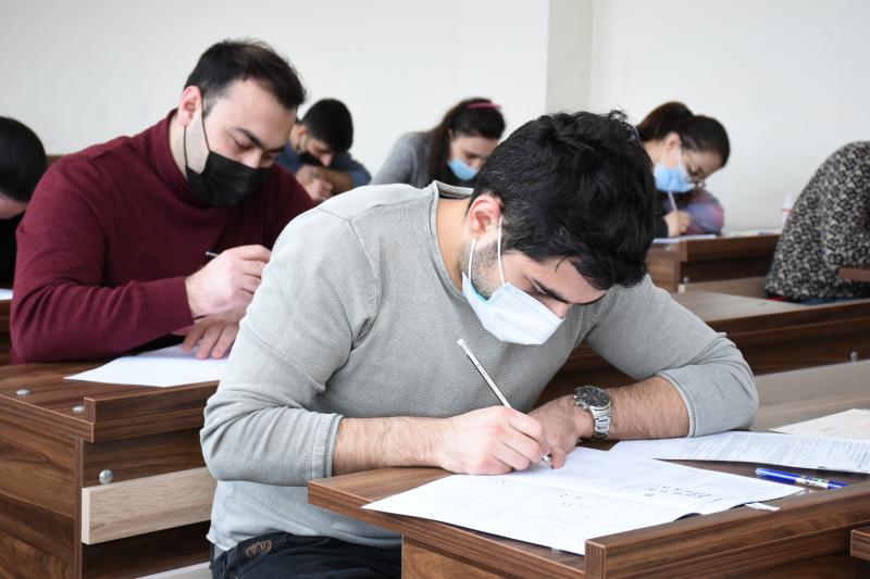 Dövlət qulluğuna qəbul olmaq üçün keçirilən test imtahanları başa çatıb