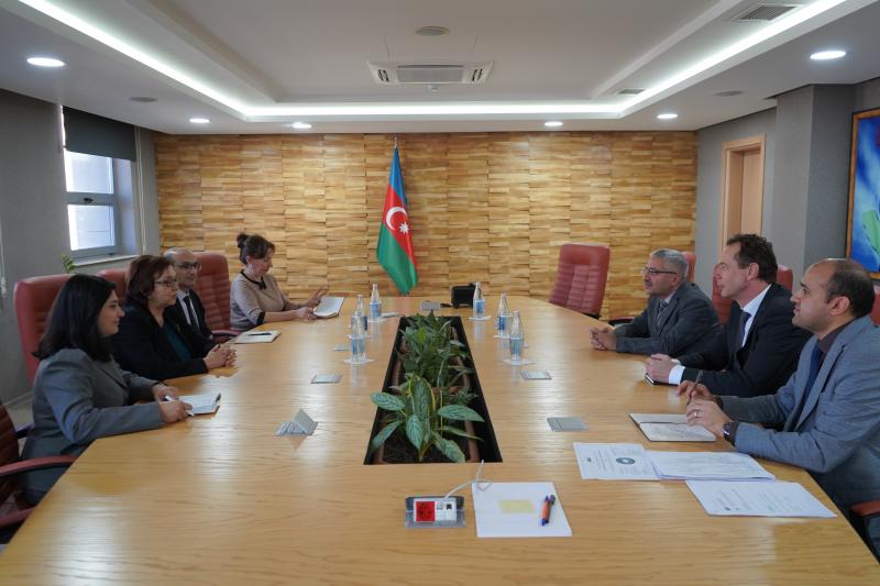 Dövlət İmtahan Mərkəzinin Direktorlar Şurasının sədri Məleykə Abbaszadə ilə Niderlandın İmtahan və Sertifikatlaşdırma üzrə Tədqiqat Mərkəzinin direktoru Arnold Brauer arasında görüş keçirilib
