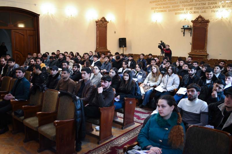 Gəncə şəhərində yerləşən ali təhsil müəssisələrinin yuxarı kurs tələbələri ilə dövlət qulluğunun təbliği və təşviqi məqsədilə maarifləndirici görüş keçirilib