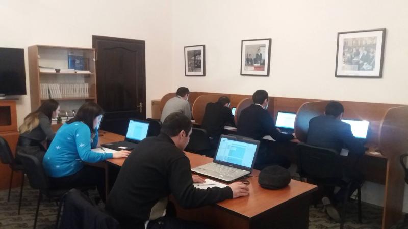 DİM zal nəzarətçisi sertifikatı əldə etmək istəyən bir qrup namizəd üçün yekun test imtahanı keçirib