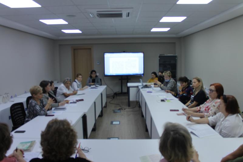 12 oktyabr 2022-ci il tarixində Dövlət İmtahan Mərkəzində fizika, rus dili (tədris dili) və rus dili (əsas xarici dil) fənləri üzrə işçi qruplarının iclasları keçirilib