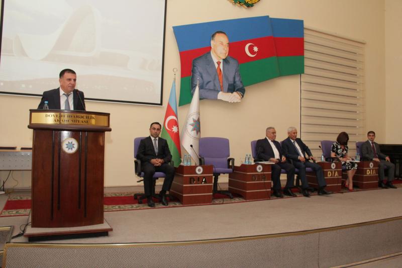 Dövlət qulluqçularının peşə bayramına həsr edilən elmi-praktik konfrans keçirilib