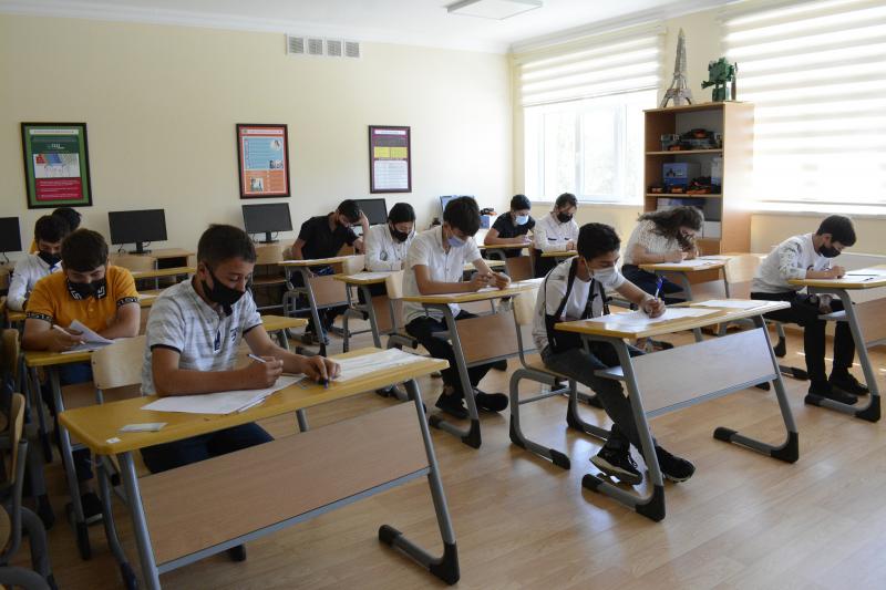 Dövlət İmtahan Mərkəzi tərəfindən bu gün ümumi (9 illik) orta təhsil səviyyəsi növbəti buraxılış imtahanları keçirilib