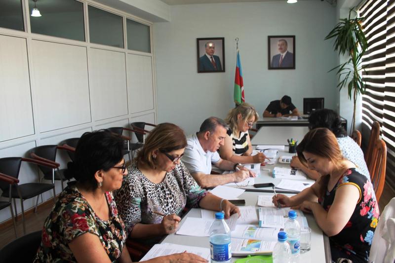 DİM-də ümumtəhsil müəssisələrinin I, IV, VII və VIII sinifləri üzrə 2019/2020-ci tədris ili üçün hazırlanmış dərslik komplektlərinin monitorinqi və DİM-in nəşrlərinin təkmilləşdirilməsi işi idavam edir