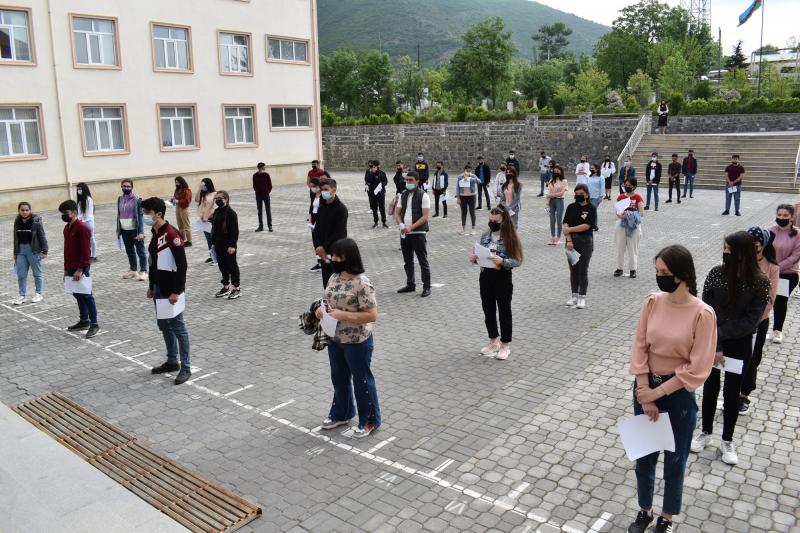 Dövlət İmtahan Mərkəzi tərəfindən bu gün tam (11 illik) orta təhsil səviyyəsi üzrə növbəti buraxılış imtahanları keçirilib