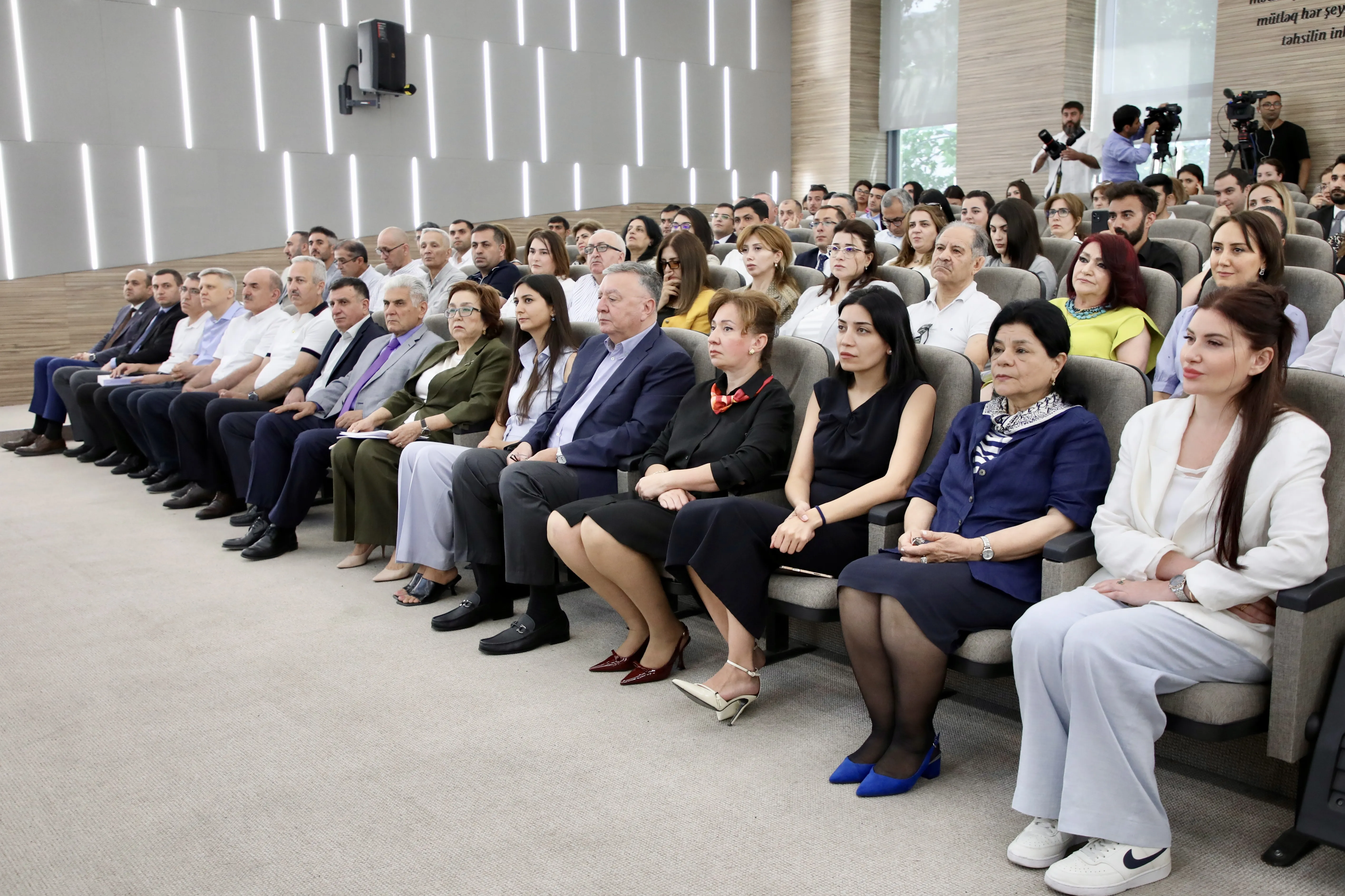 2024-cü ilə aid tələbə qəbulu və ümumi təhsil müəssisələri üzrə buraxılış imtahanlarının nəticələrinin elmi-statistik təhlilinin müzakirələrinə başlanılıb