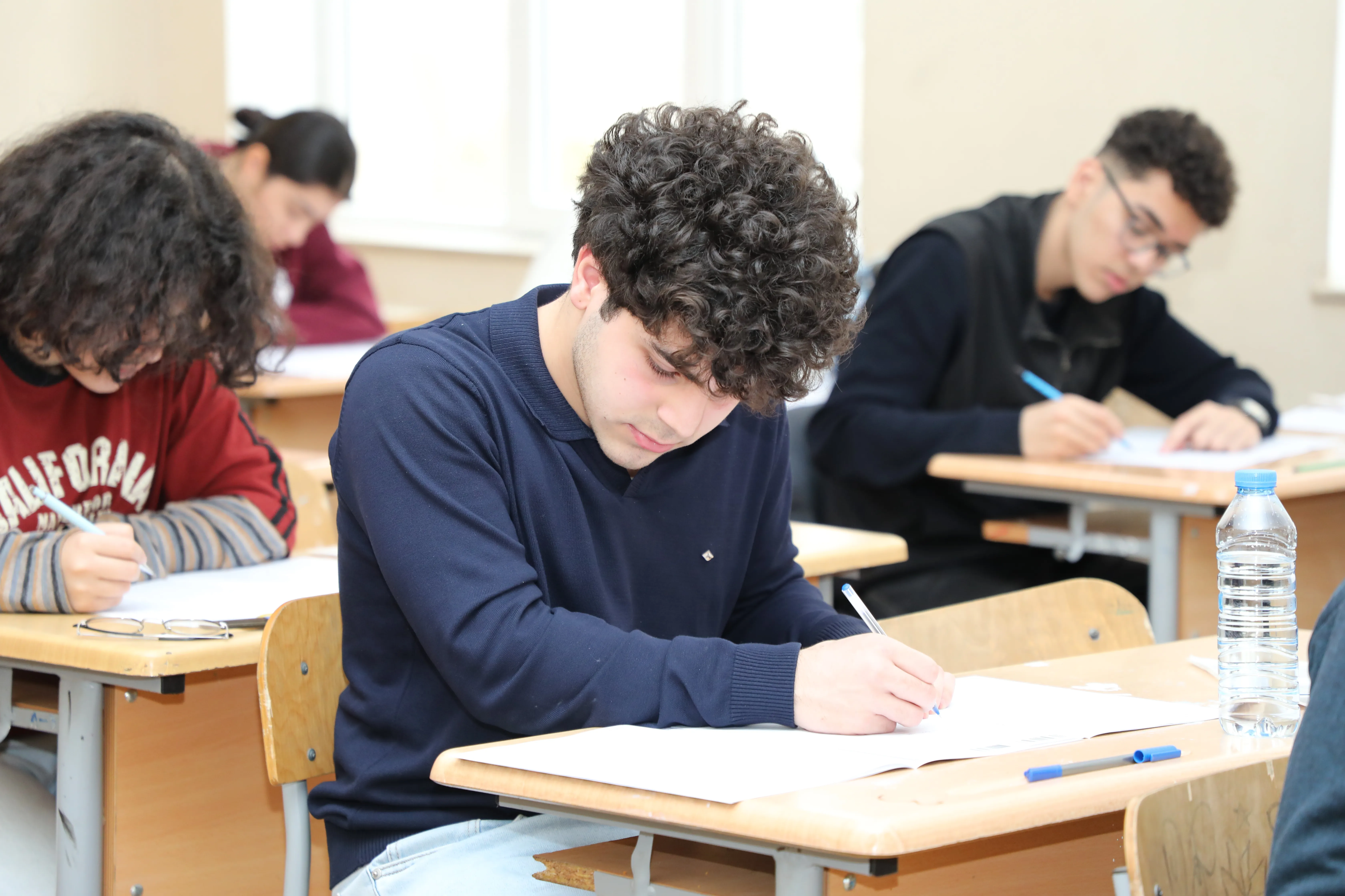 Martın 15-də tam (11 illik) orta təhsil səviyyəsi üzrə buraxılış imtahanı keçirilib...