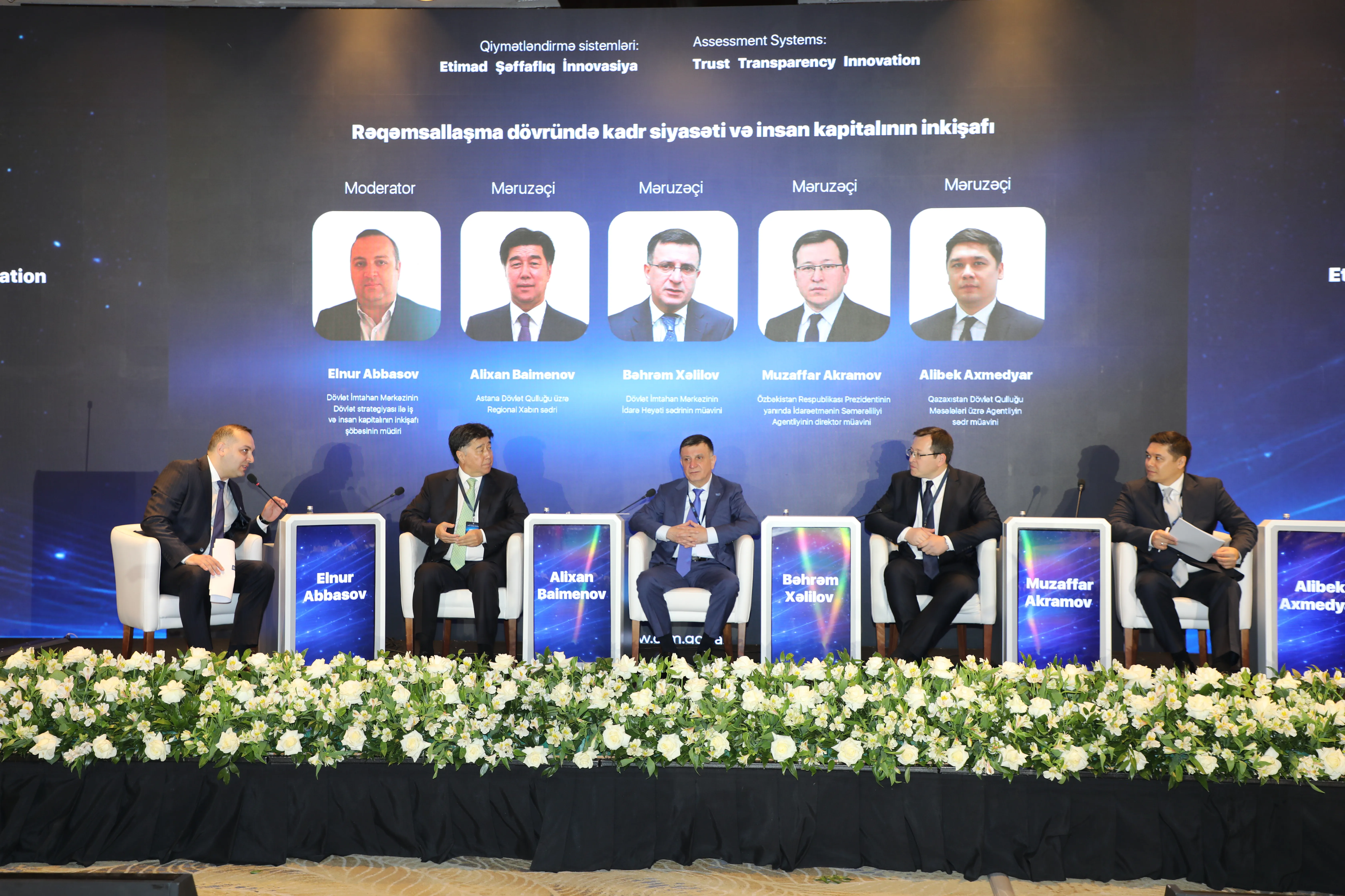 Konfransın panel müzakirələri başlanıb