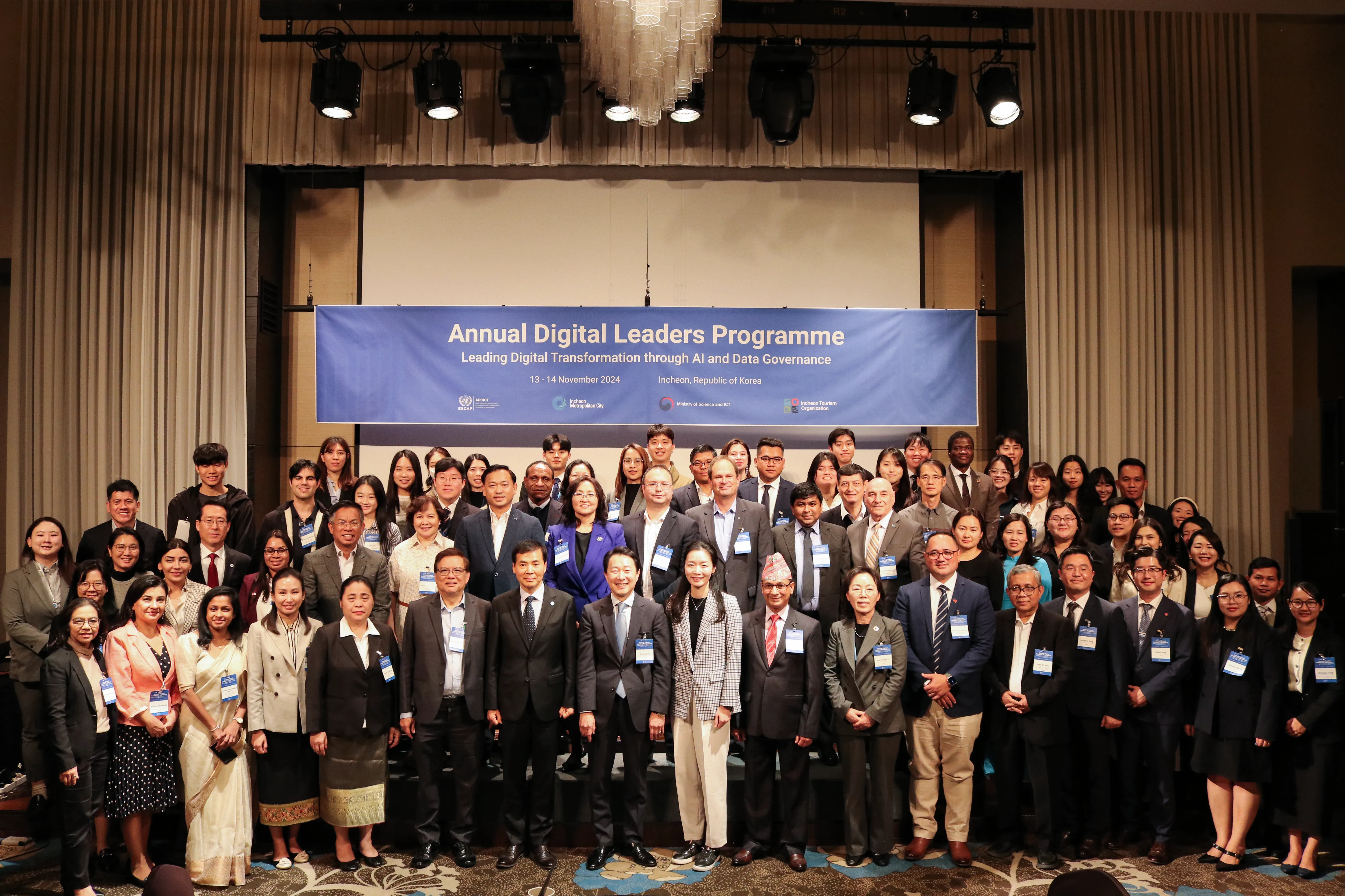 Dövlət İmtahan Mərkəzinin əməkdaşları Koreyada “İllik Rəqəmsal Liderlər Proqramı” tədbirində iştirak ediblər