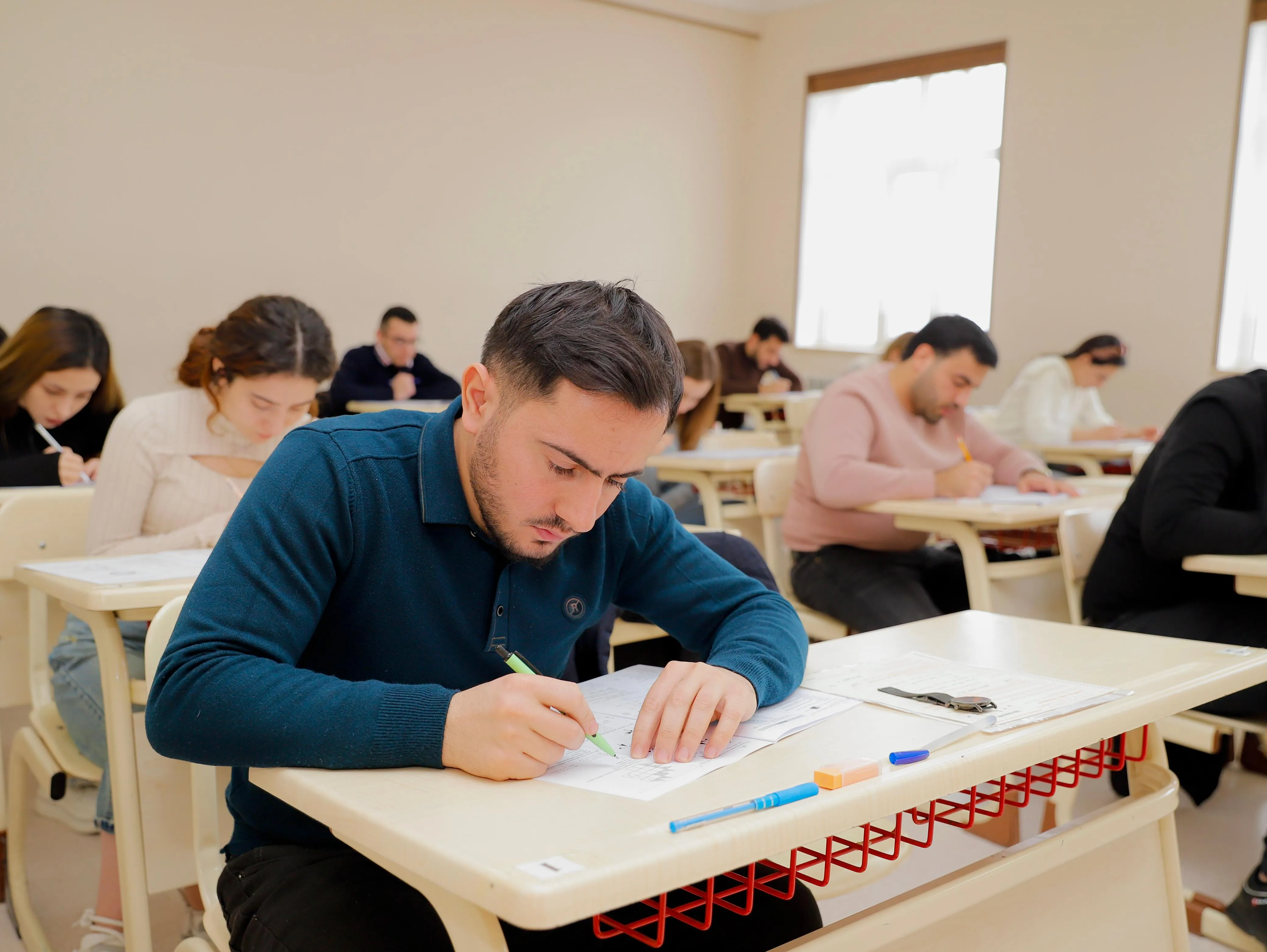 Dövlət qulluğunda inzibati icraçı vəzifələrə (B növü) aid vəzifə qrupları üzrə növbəti test imtahanı keçirilib