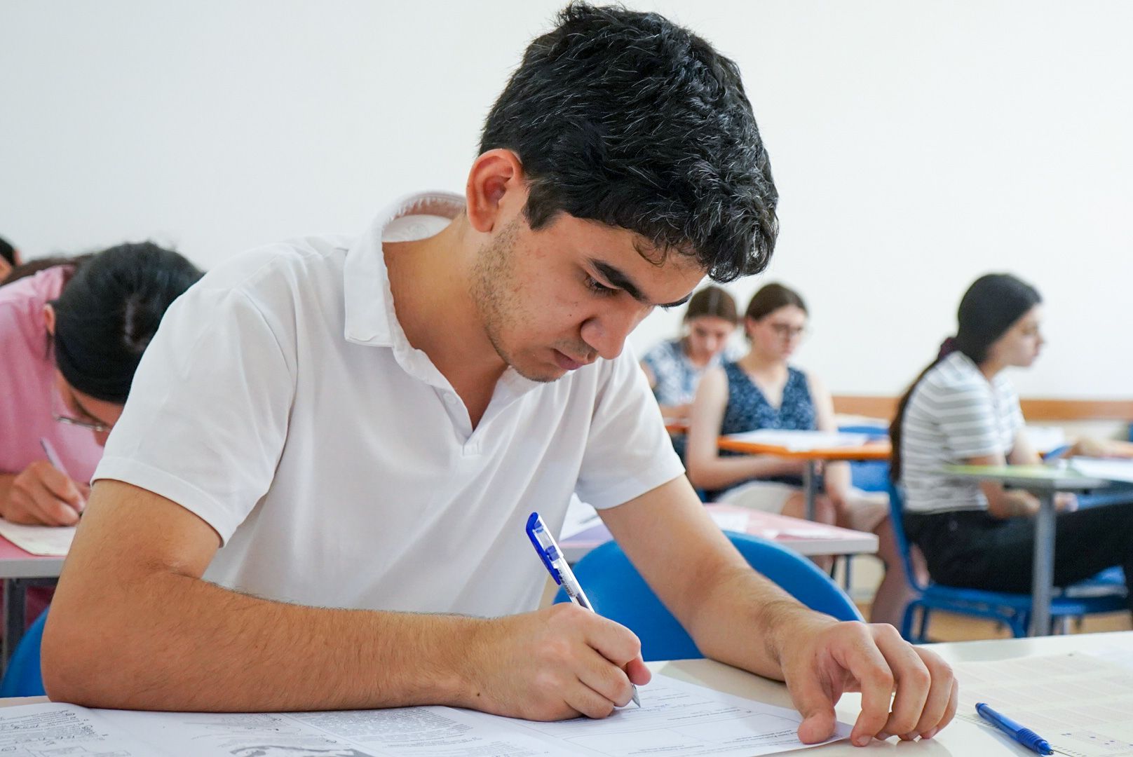 II və III ixtisas qrupları (o cümlədən I ixtisas qrupu üzrə RK və Rİ altqruplarının hər ikisini seçənlər üçün informatika fənni) üzrə qəbul imtahanı başa çatıb