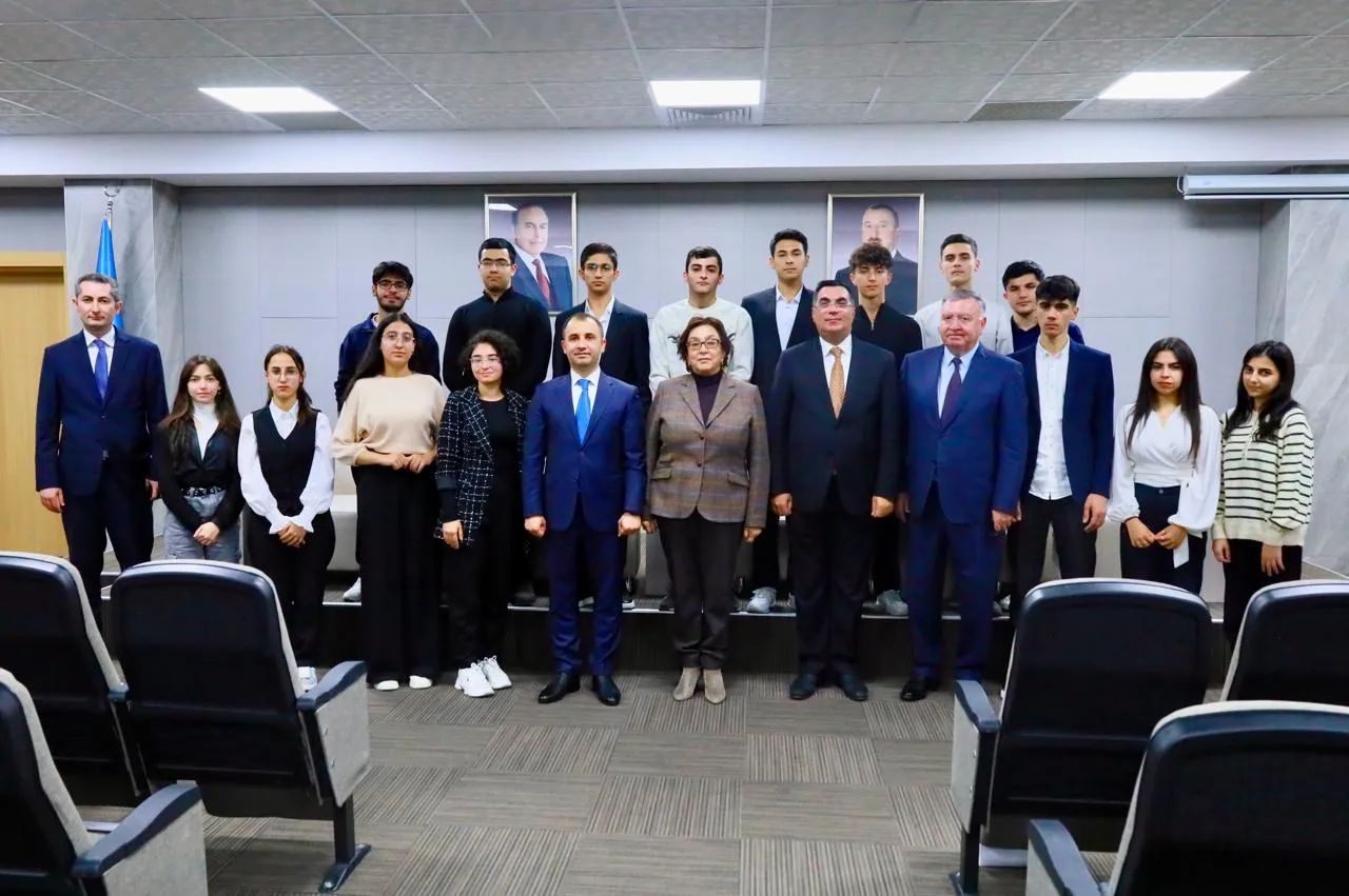 Dövlət İmtahan Mərkəzində Azərbaycan Respublikasının Elm və Təhsil Nazirliyinin təsis etdiyi “Elm və texnologiya” təqaüdünə layiq görülmüş tələbələrlə görüş keçirilib