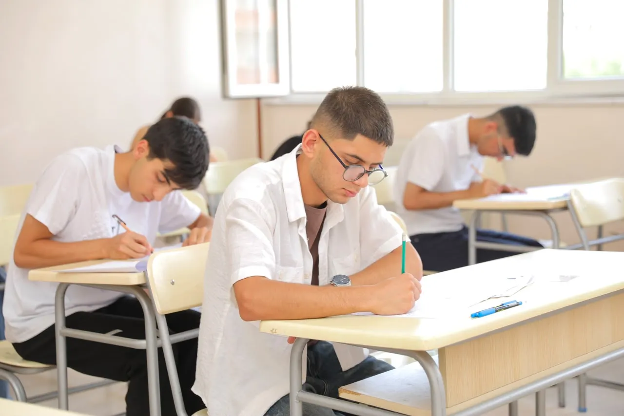 II və III ixtisas qrupları üzrə ali təhsil müəssisələrinə qəbul imtahanı keçirilib